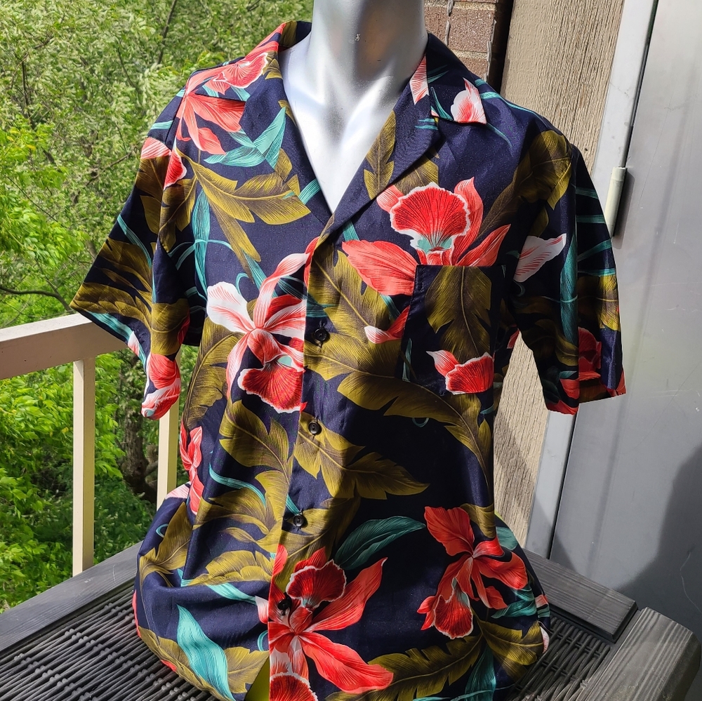 Hilo Hattie Hawaiian Buttondown Shirt